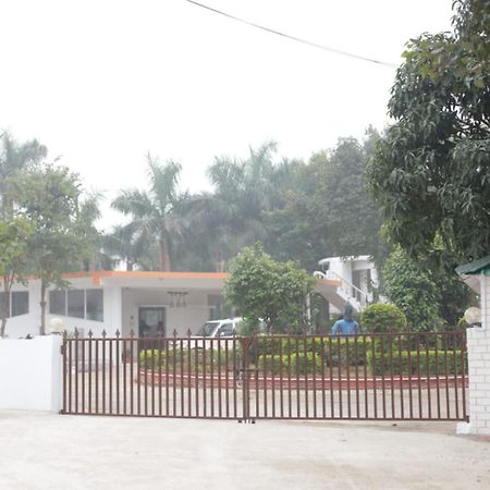 קג'ורהו Hotel Shree Krishna Jungle Resort מראה חיצוני תמונה