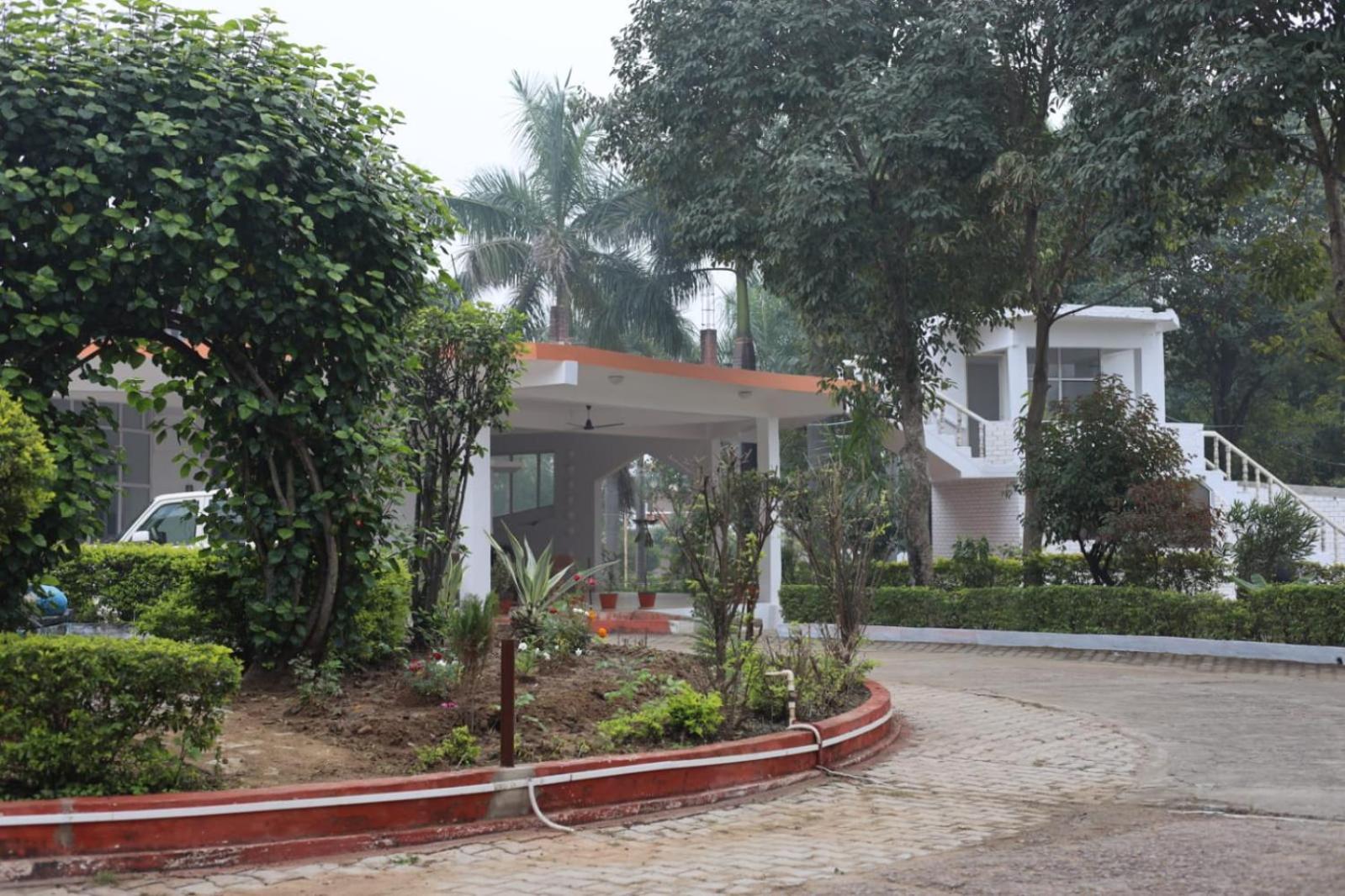 קג'ורהו Hotel Shree Krishna Jungle Resort מראה חיצוני תמונה